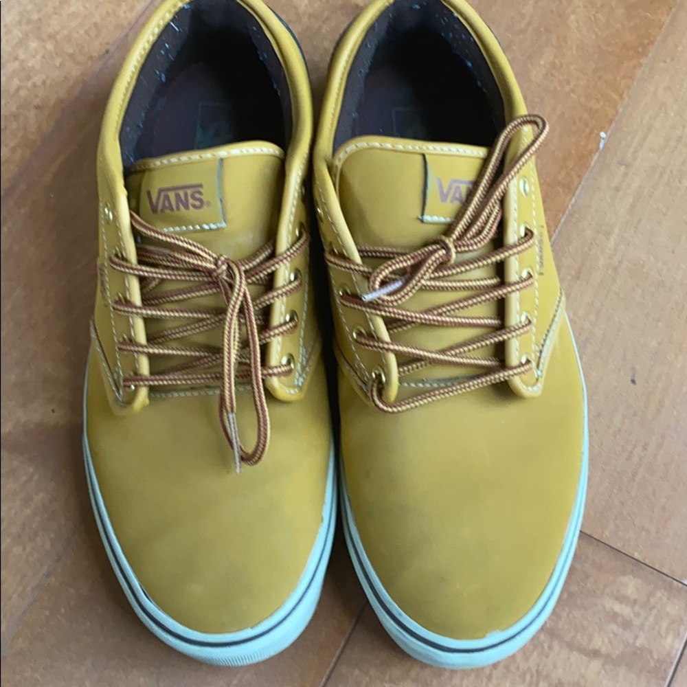 Like New. Vans Suede skate shoe.  Padded.